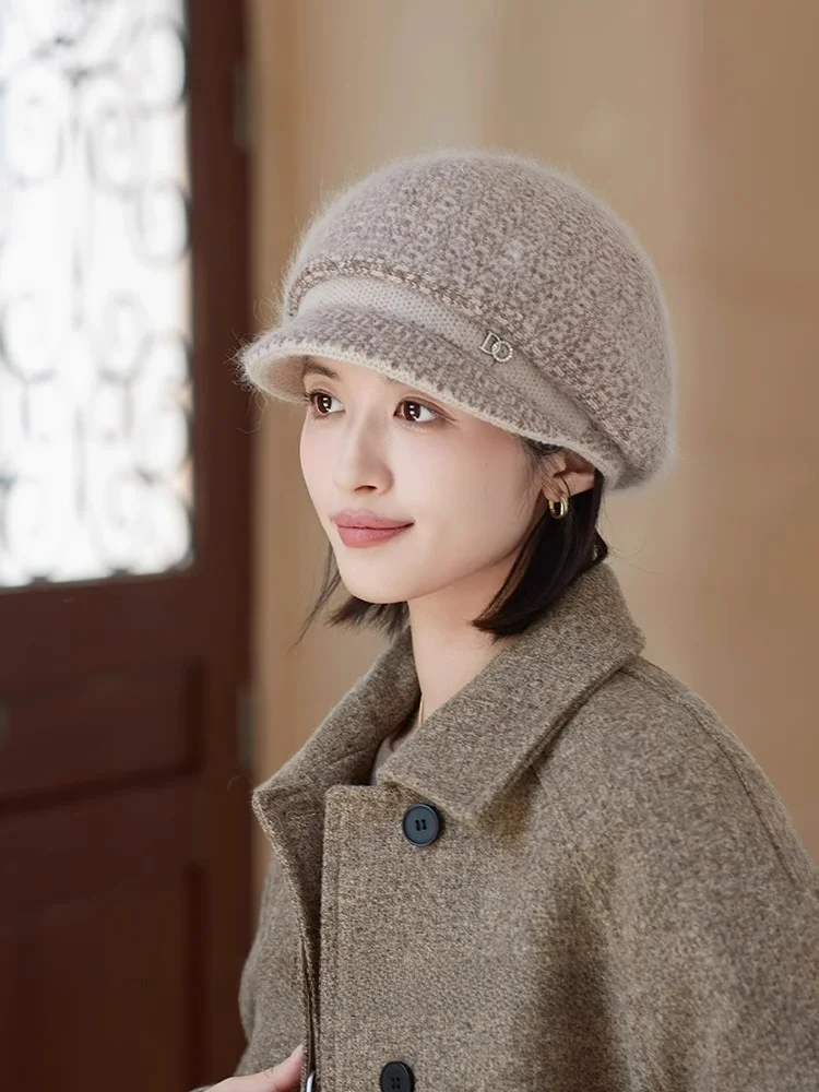 Женская зимняя шапка новинка 2024 для защиты от холода теплая мам универсальная