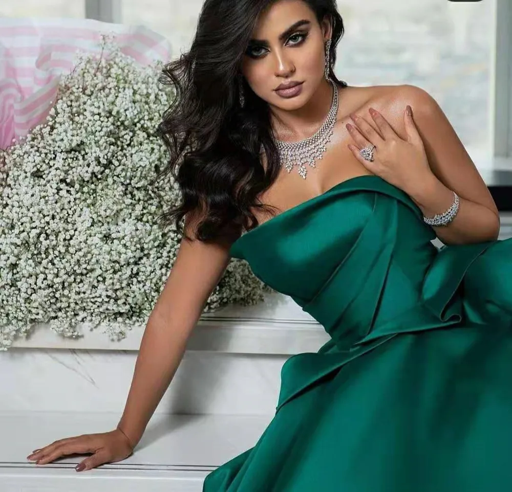 

A-Line Long Satin Green Evening Dresses with Pockets Floor Length Corset Back Pleated Abendkleider Formal Party Gowns for Women