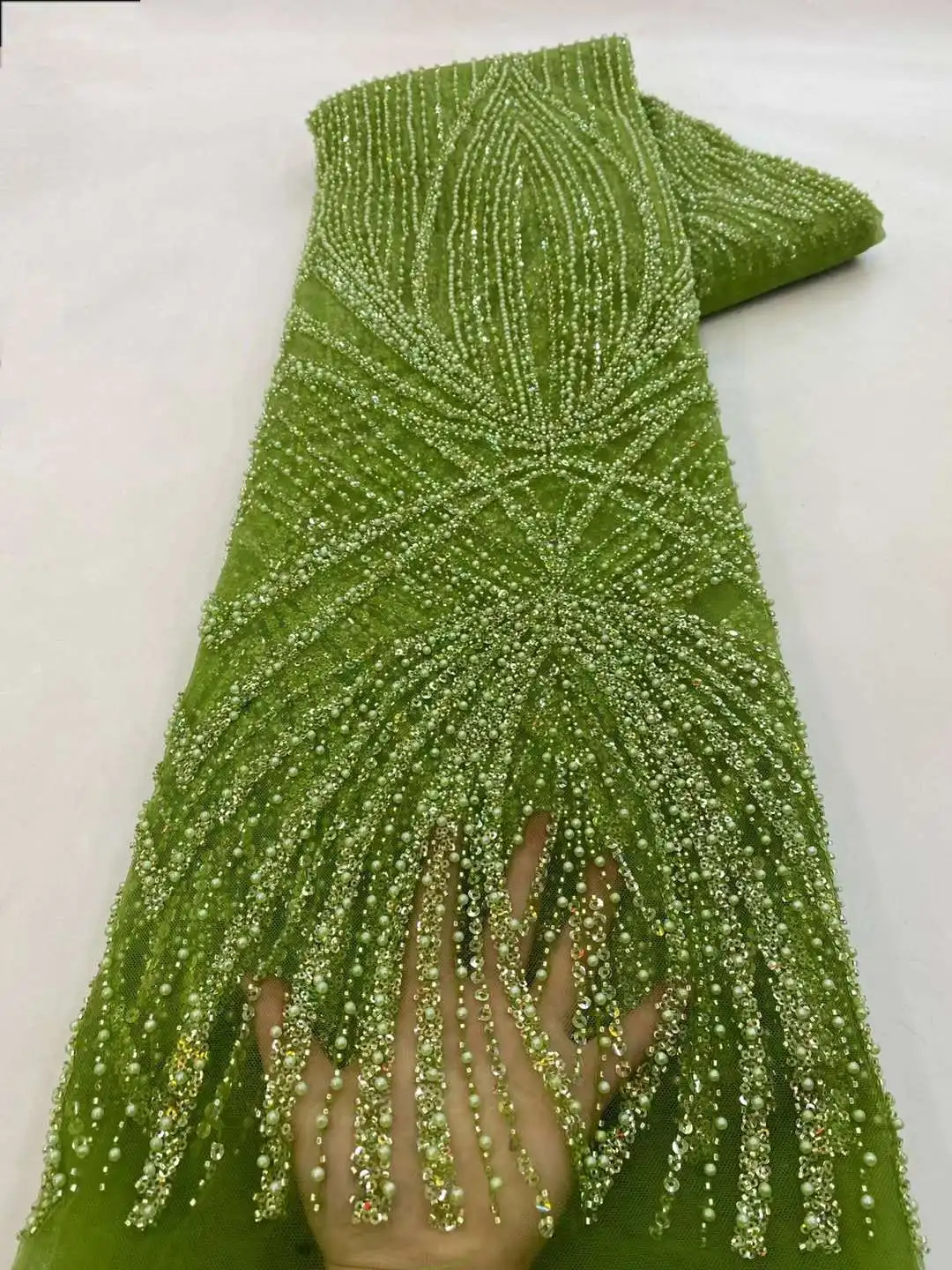 Рисунок 2 - Красивая африканская кружевная ткань с блестками