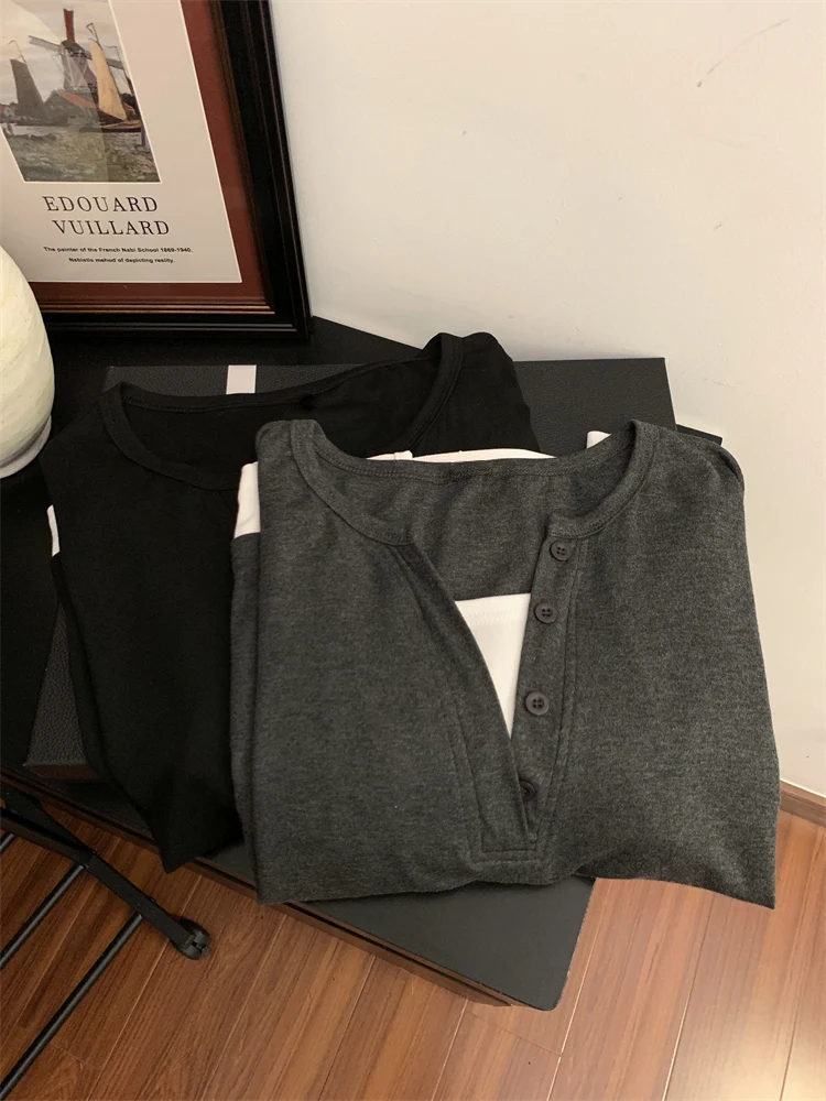 Футболка женская из двух предметов с пуговицами V-образным вырезом и коротким