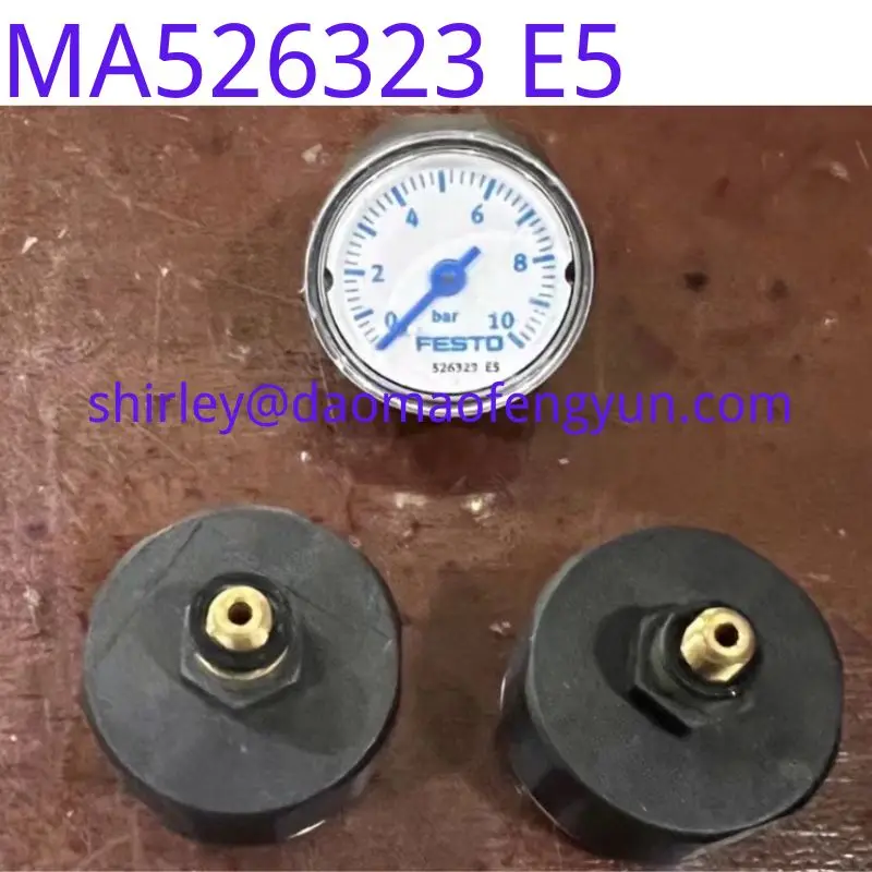 

Б/у оригинальный манометр MA526323 E5