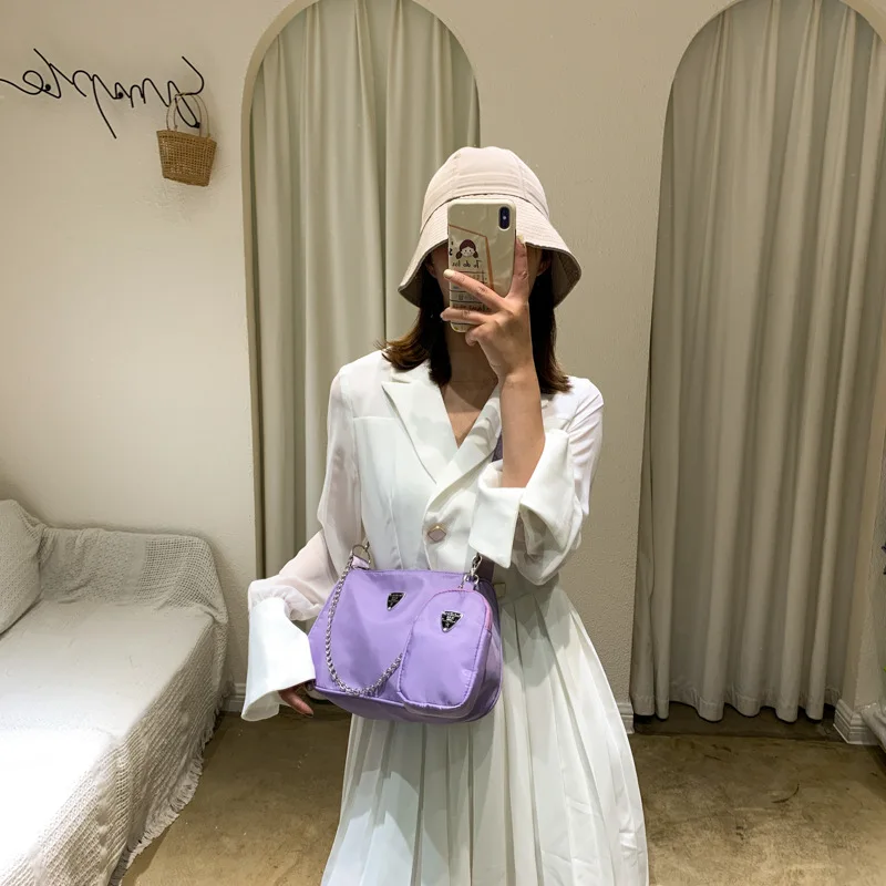 

Новинка весна-осень 2023, женские сумки через плечо в стиле ретро, стильные сумки через плечо с цепочкой и полумесяцем, женские Качественные о...