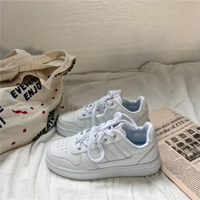 New Classics Fashion Sneakers Shoes Women Unisex White Shoes Woman Casual Loafers High Quality Student Trainers Ladies Shoes