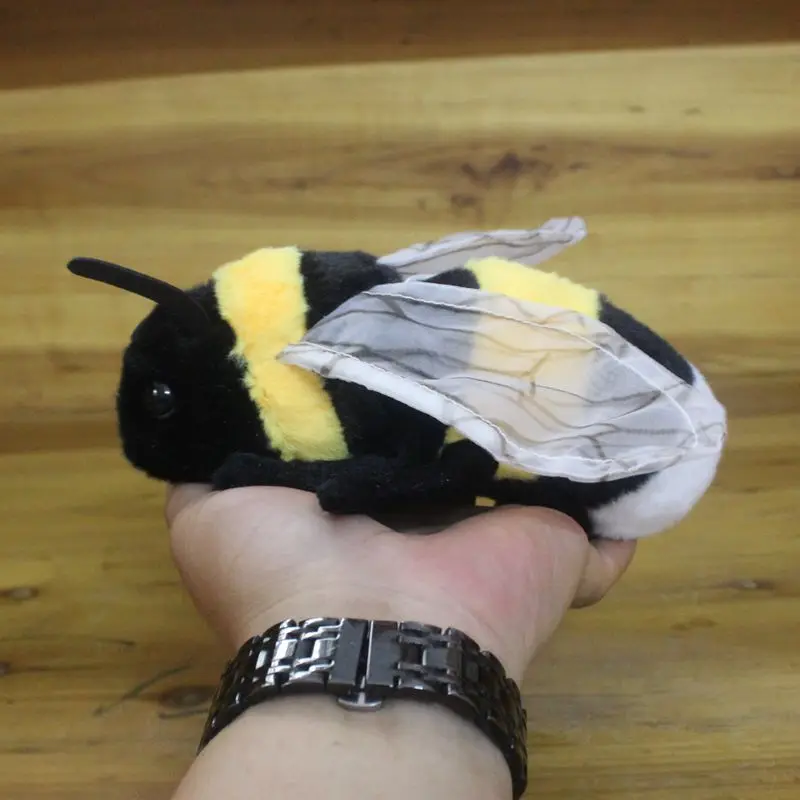 Игрушка плюшевая в виде насекомого искусственная пчела маленький Горох Шмель