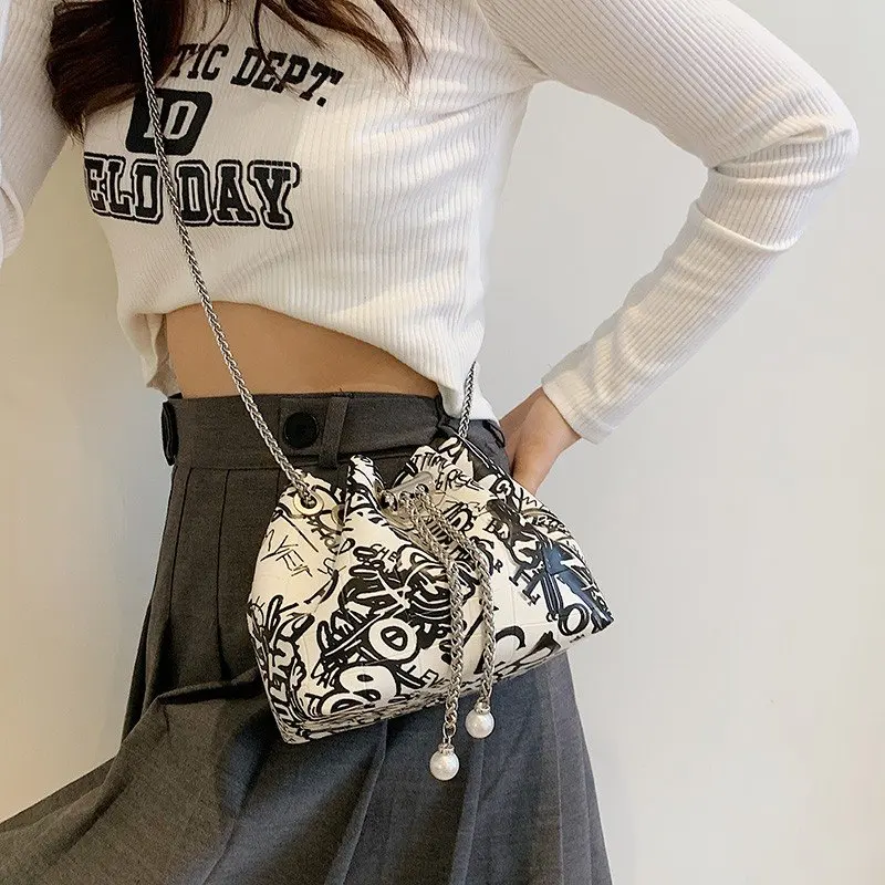 

2022 New Style Drawstring Bucket Bag Fashion Shoulder Bag Women's Bag Chain Summer Messenger Bag Mini Graffiti Tide Bag