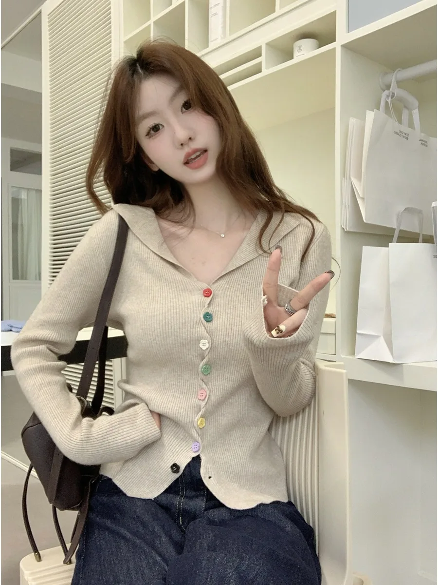 Молочный фуфу с лацканами и пуговицами вязаный кардиган деревянными ушками