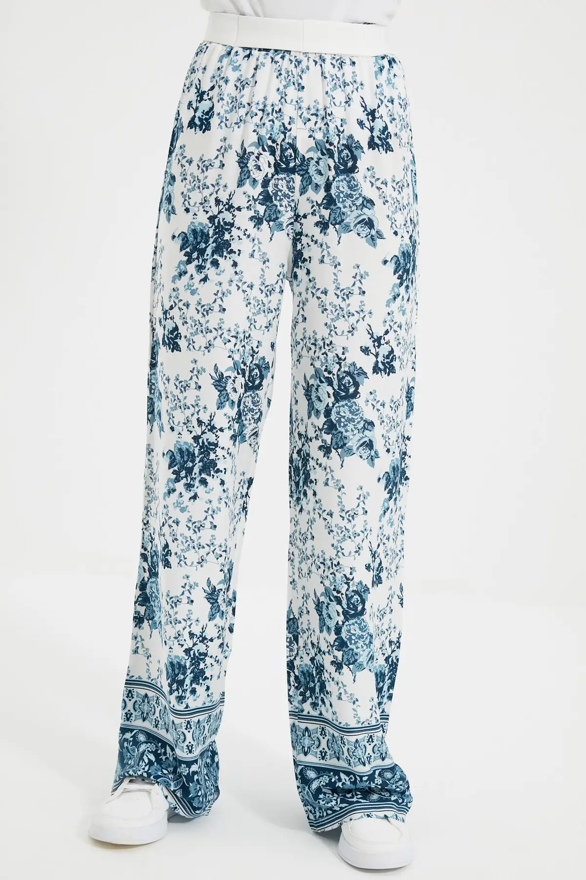 

Trendyol Multicolour Floral Pants TCTSS21TP0015