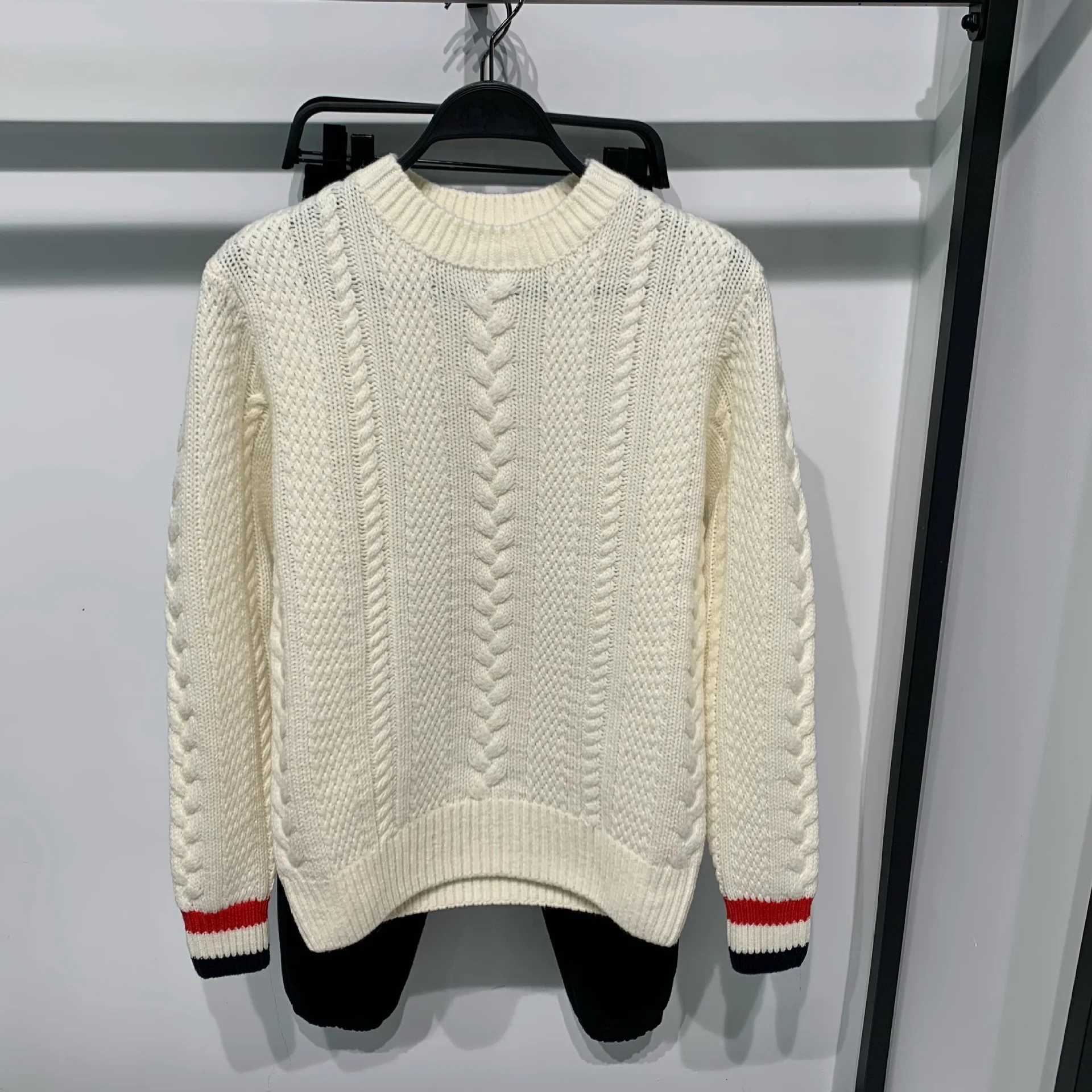 

Luxury New 2023 Men Winter gentleman Embroidered Twist stripes Knit Casual Sweaters pullover Asian Plug Size High Drake #051