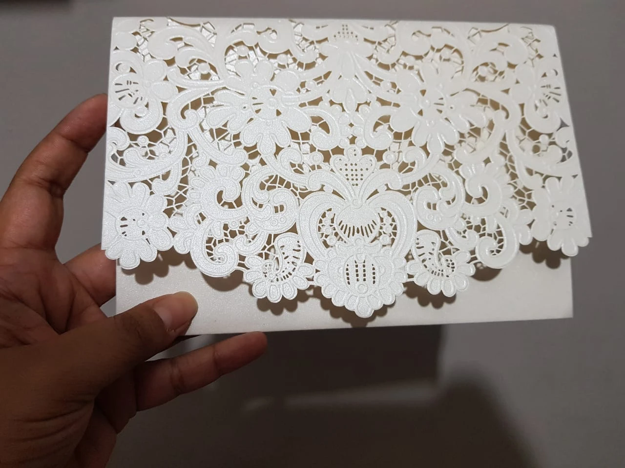 

Лазерные свадебные пригласительные темно-синие, золотые, красные, белые