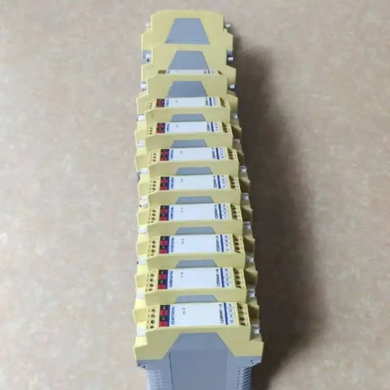 Подержанное реле безопасности CZSR8401-1A тест ОК Быстрая доставка