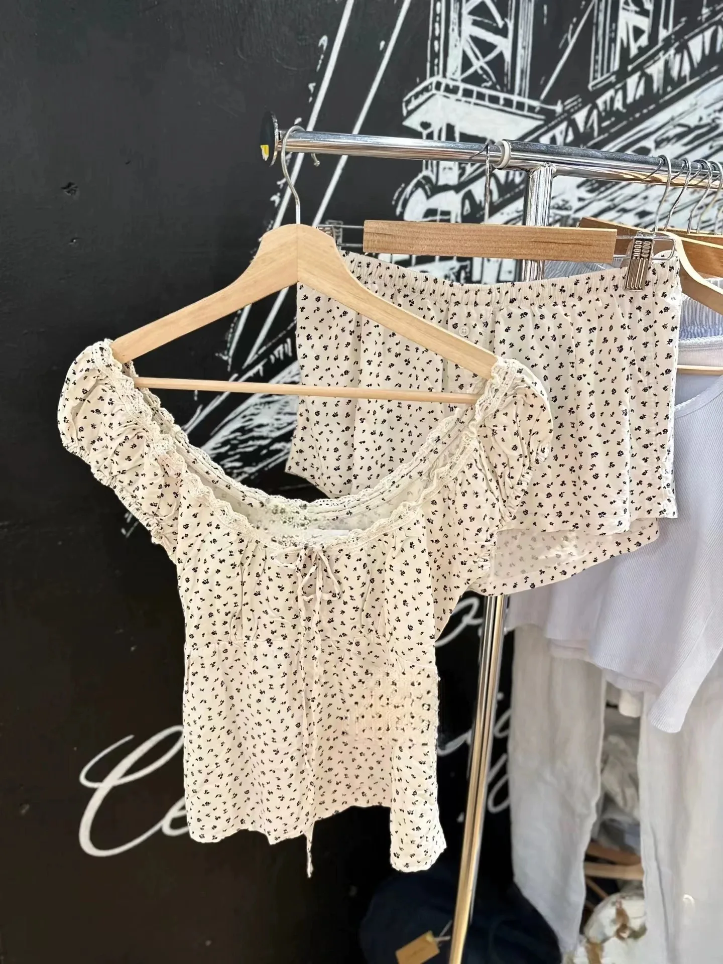 Милая женская белая футболка 2024 модные летние женские топы на шнуровке с