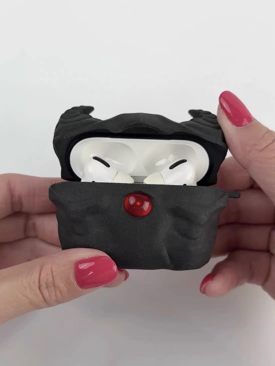Оригинальный чехол для наушников XKSU Demon Eye, подходит для AirPods. (art.: 3920da3501754) - 3920da3501754