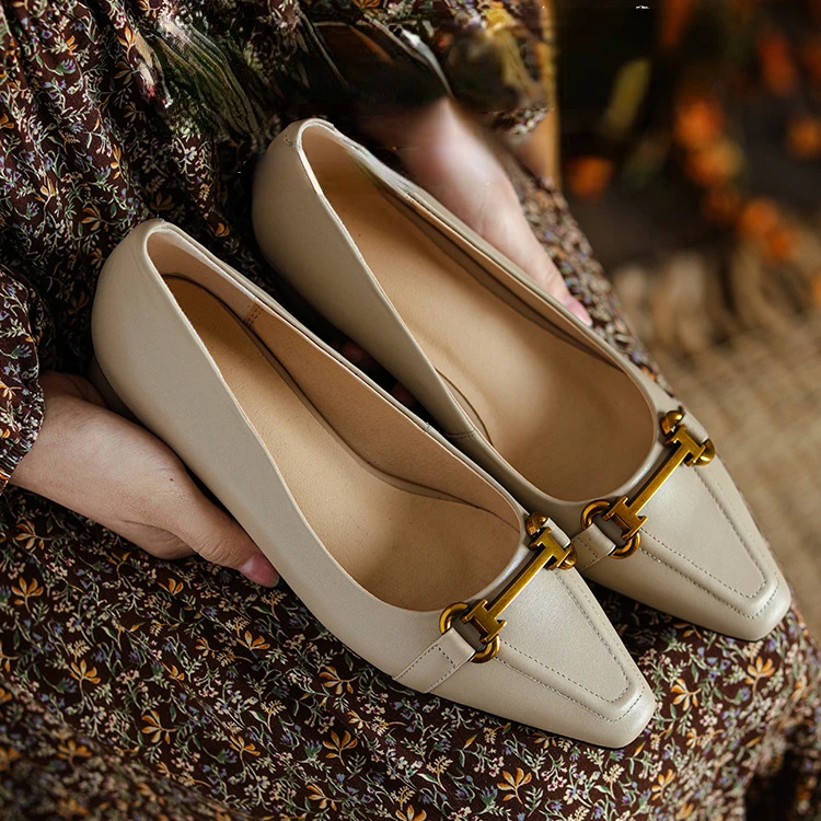 

Women Leather Shoes Low Heel Almond Toe Pumps Office Lady Shoes Gold Metal Chain Soft Soles Slip on Fashion Loafers Shoes