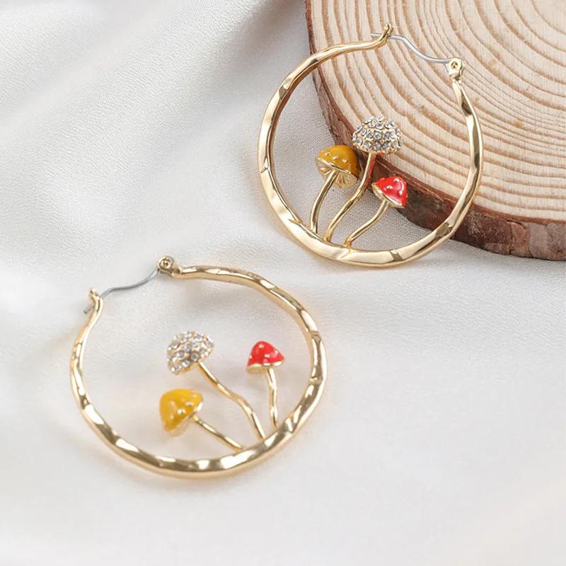 

2023 Unique Earring For Women Cute Mushroom Hoops Gold Color Sweet Butterfy Bee Earrings Trendy Designer Jewelry Luxury