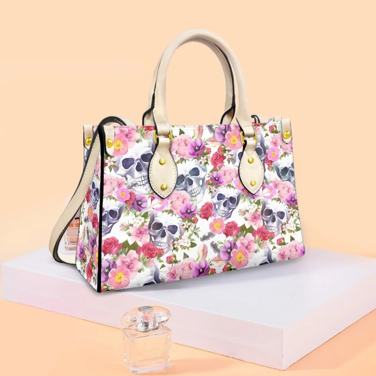 Женская сумка-мессенджер с длинным ремнем на плечо