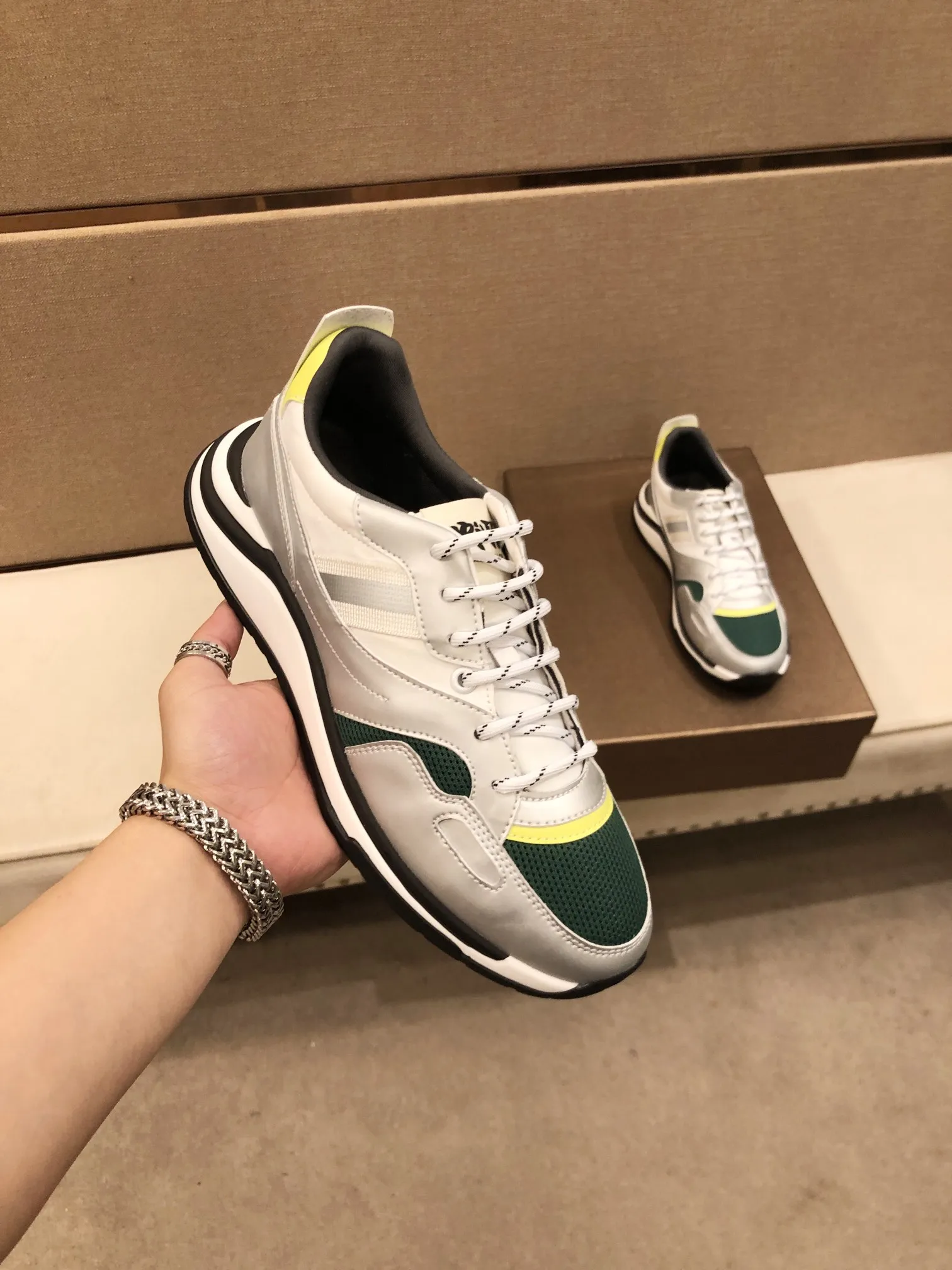 

2023 New Men's Sports Shoes Luxury Brand Designer Men's Fashion Genuine Leather Casual Shoes Outdoor Sports Breathable Shoes