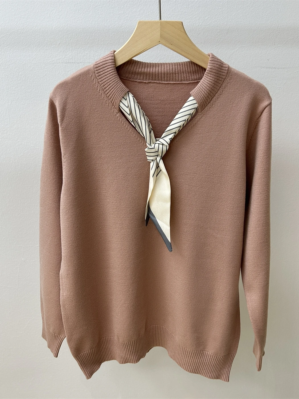 Осенняя одежда для мам среднего возраста. Элегантная трикотажная маленькая