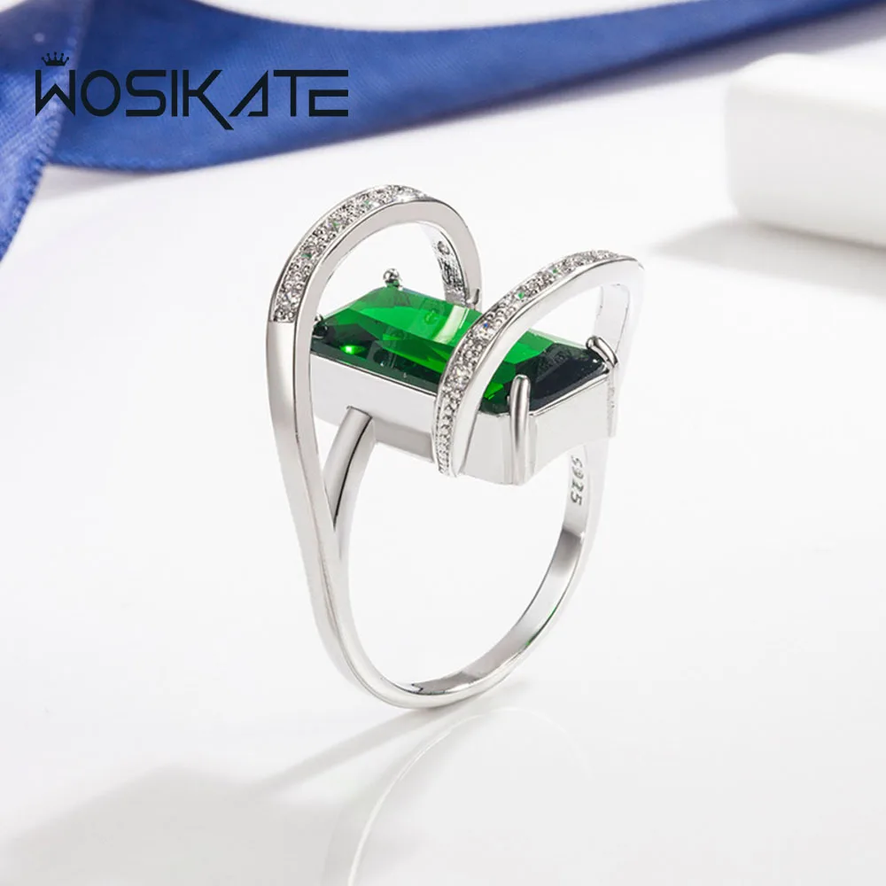 

Женское кольцо из серебра 925 пробы, с изумрудом