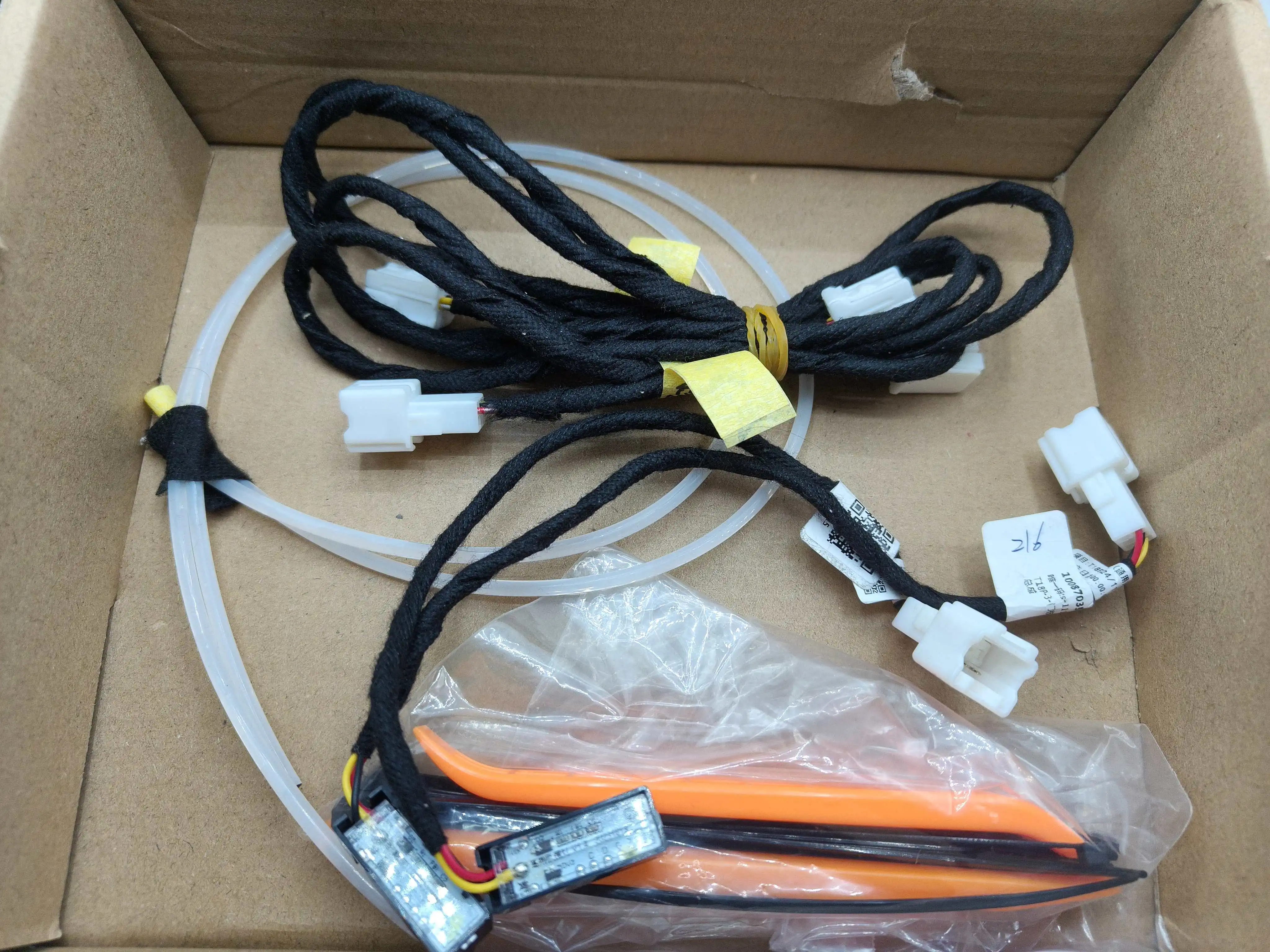 

Светодиодная подсветка подлокотника Calyfull для Tiggo 8 Pro Max