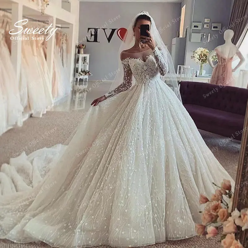 

Luxury Wedding Dress Embroidered Lace On Net With Ball Gown Train Elegant Boat Neck Full Sleeve bridal Gowns Button Robes De Ma