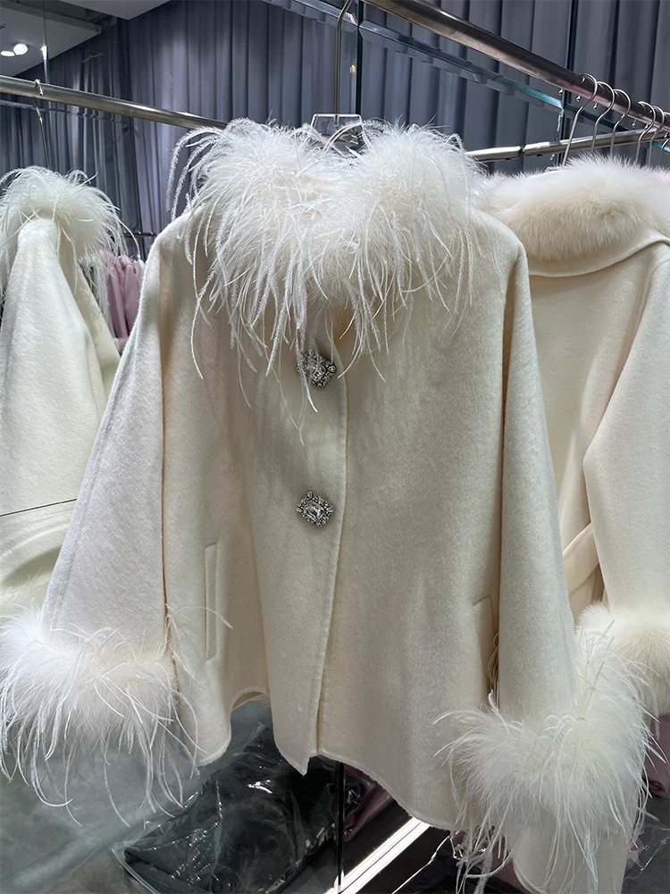 Женское кашемировое пальто шерстяное с воротником-манжетами и страусиными