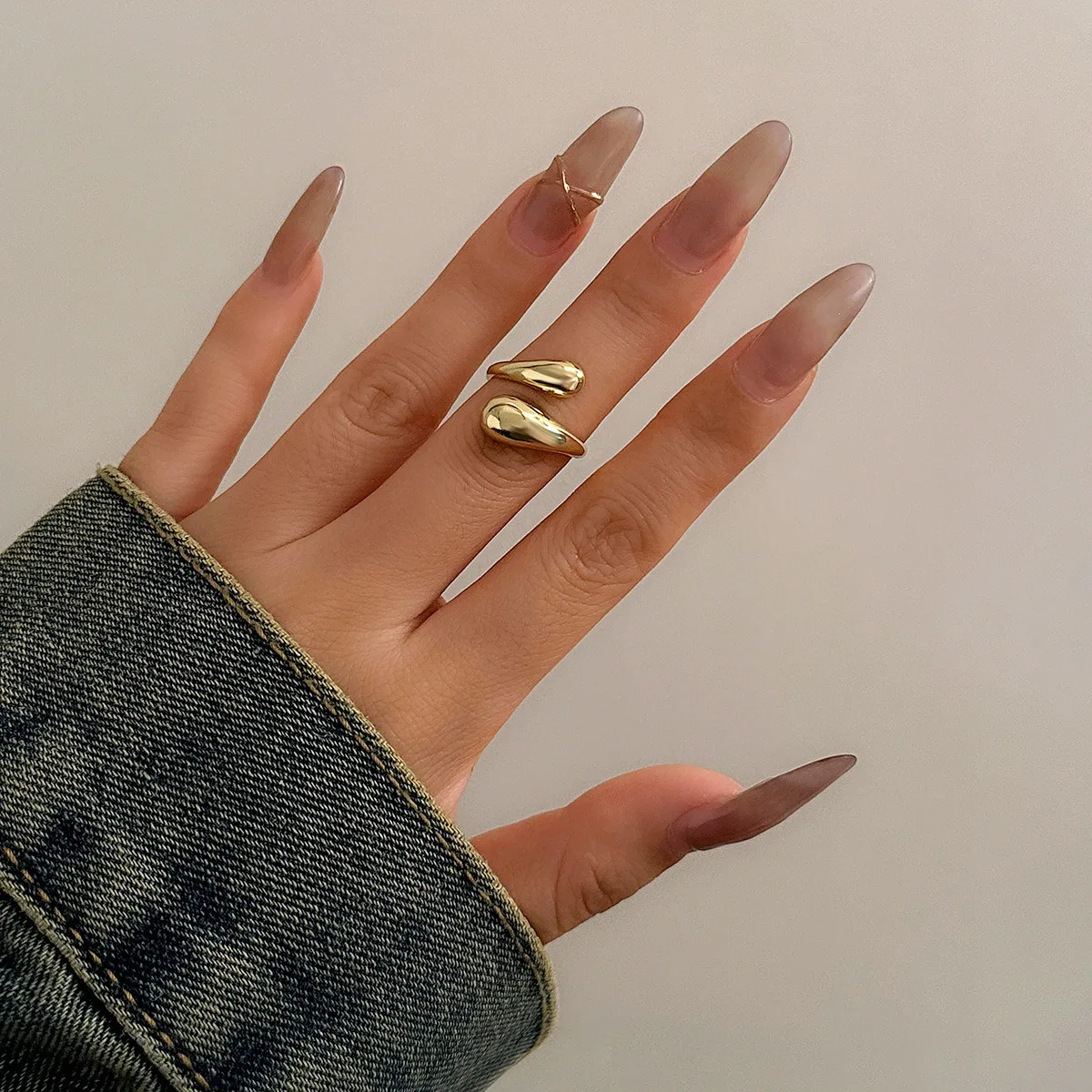 Женское кольцо из нержавеющей стали с двумя бусинами