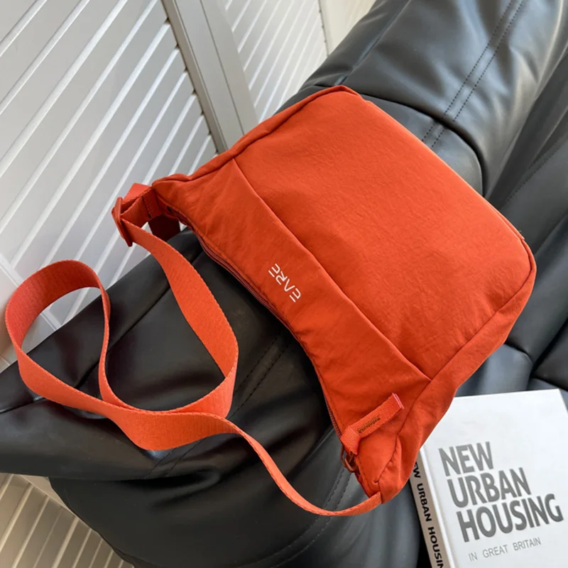 Симпатичные маленькие сумочки для женщин 2022 зимняя мягкая нейлоновая сумка-тоут