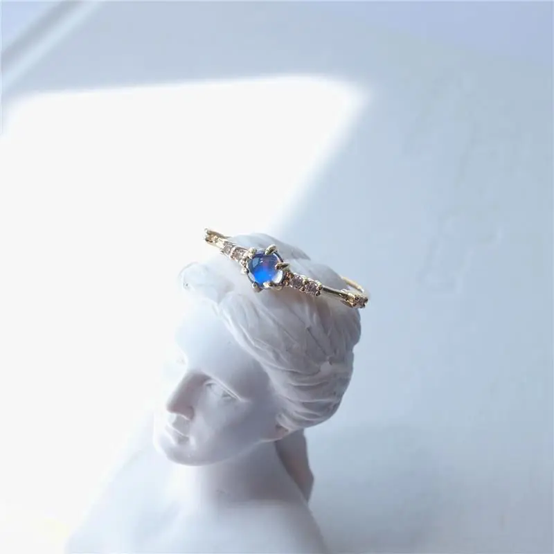 

Blue Moonlight Light Luxury S925 Sterling Silver Inlaid Natural Blue Light Moonstone Fine Ring Ring Japanese Craft Woman