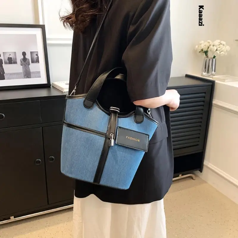 

Вместительные джинсовые сумки-Хобо на плечо для женщин, новинка 2023, модная универсальная сумка-хобо через плечо, роскошные дизайнерские сумки