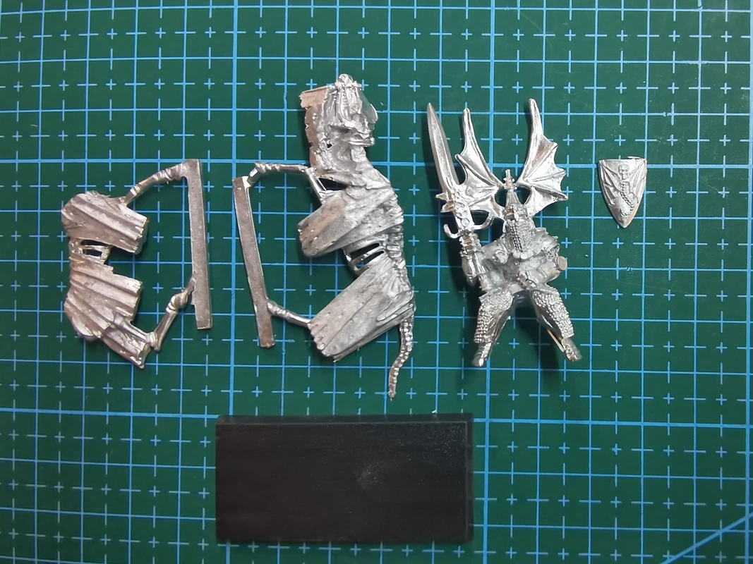 B374 ут Кинг на скелетных стеблях |