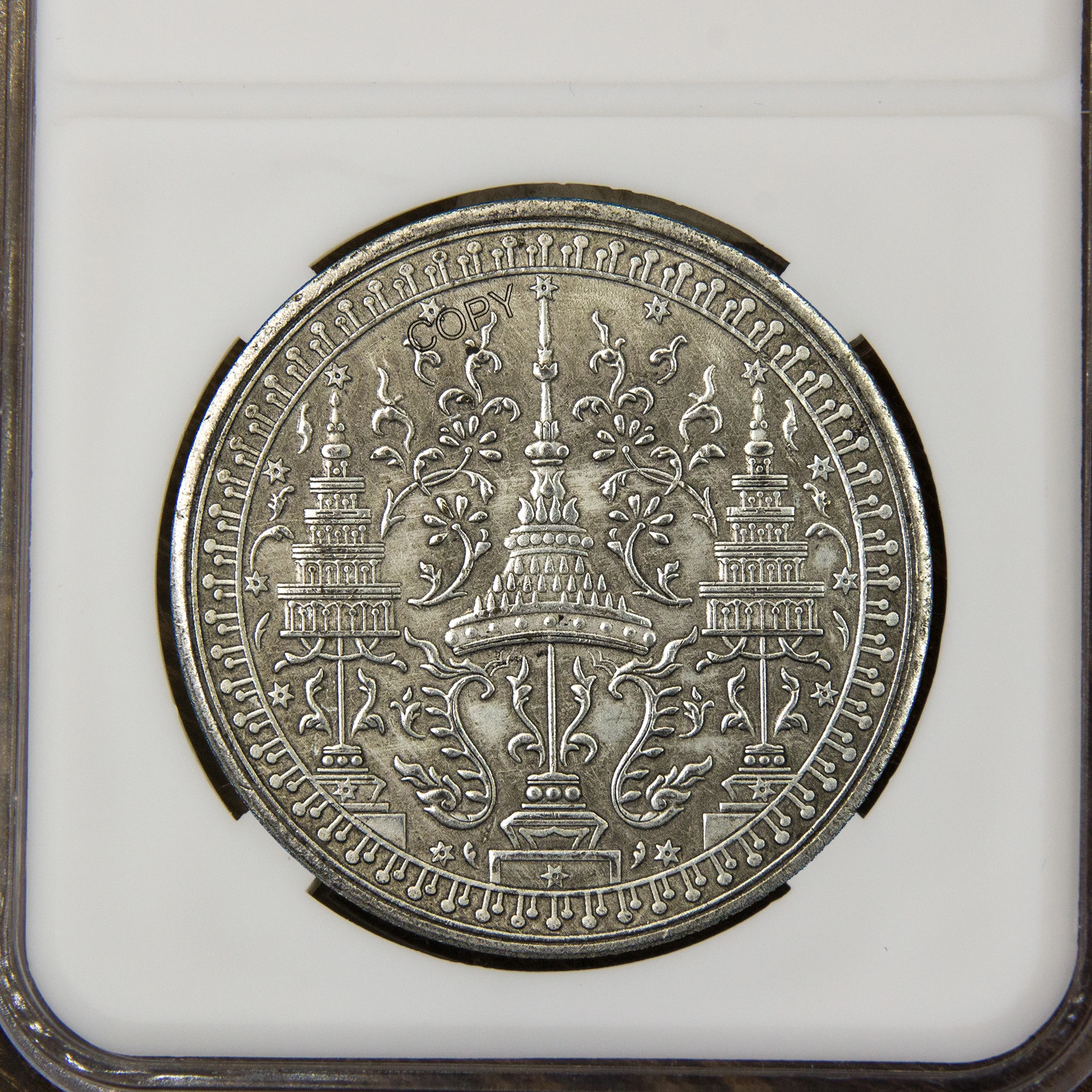 Тайская посеребренная памятная монета слоны тайские храмы религиозные символы