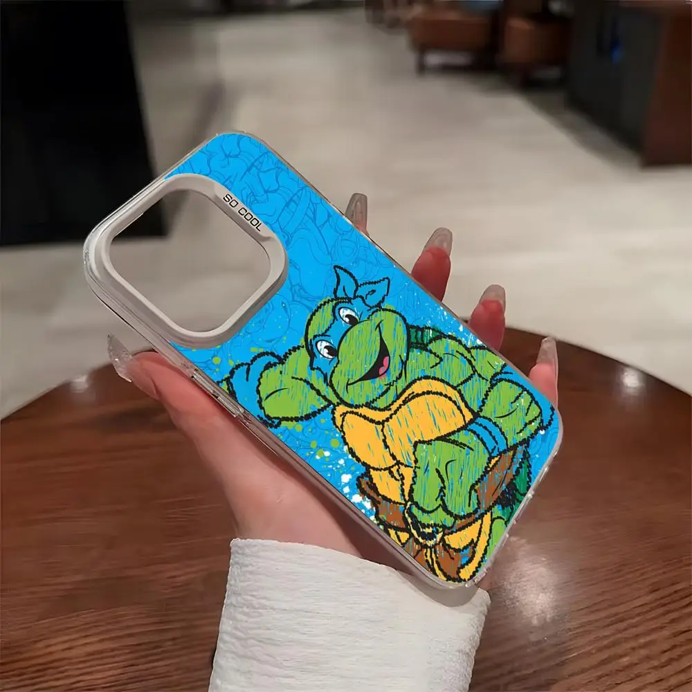 Яркий серебристый чехол для телефона с изображением черепашек-ниндзя iPhone 15 Pro Max 14