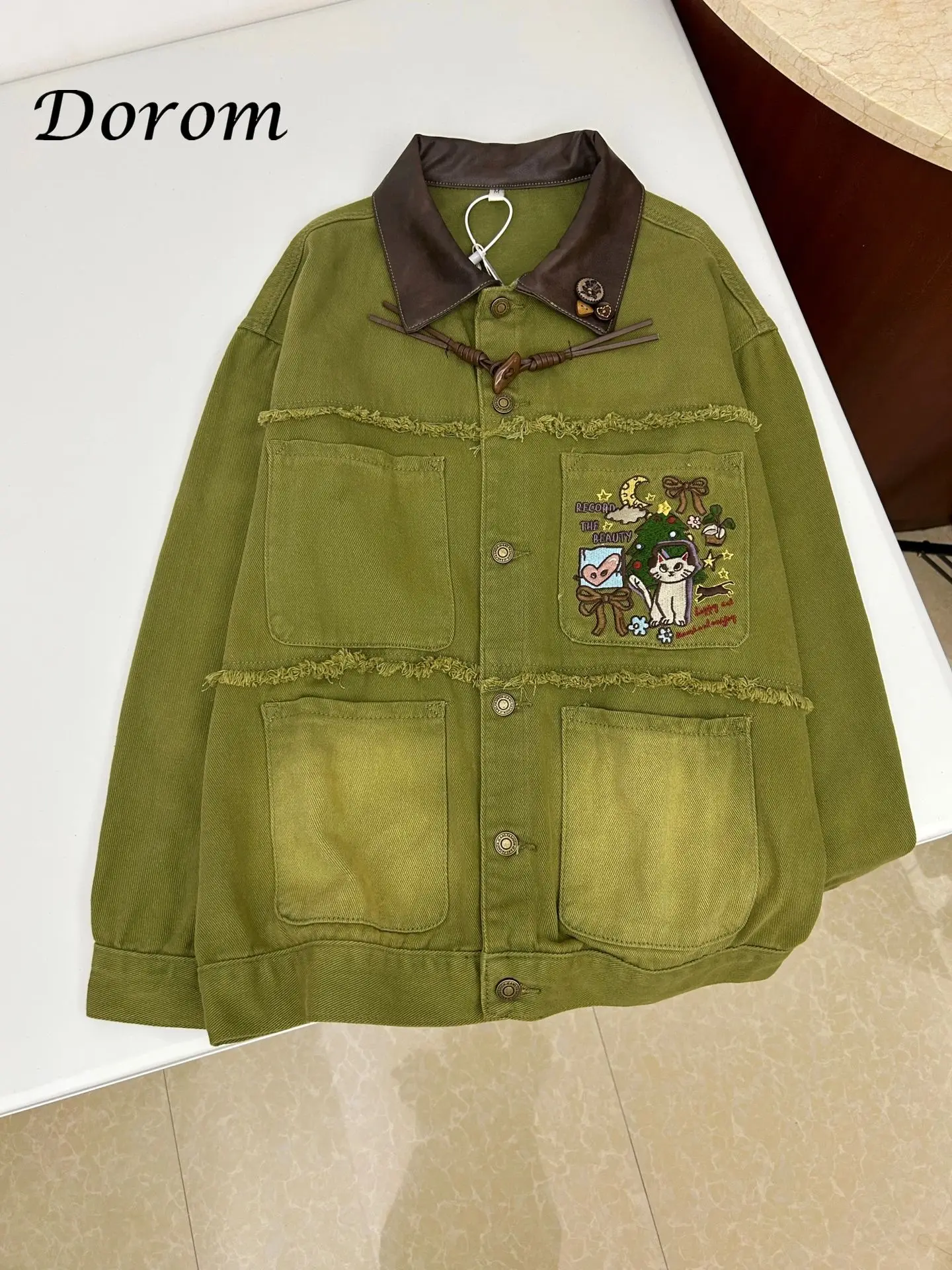 Куртка женская джинсовая составного кроя винтажная вышивка зеленым отворотом