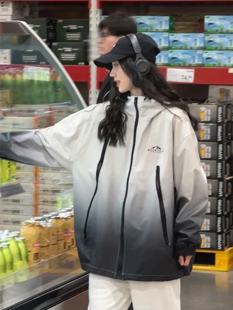 Весенне-летняя спортивная куртка на открытом воздухе с капюшоном градиентного