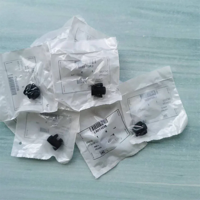 

For Land Rover Discovery 4 Land Rover HSE Sport Velar Jaguar XF Constant Temperature Drains Plug Water CLOGGING LR011038