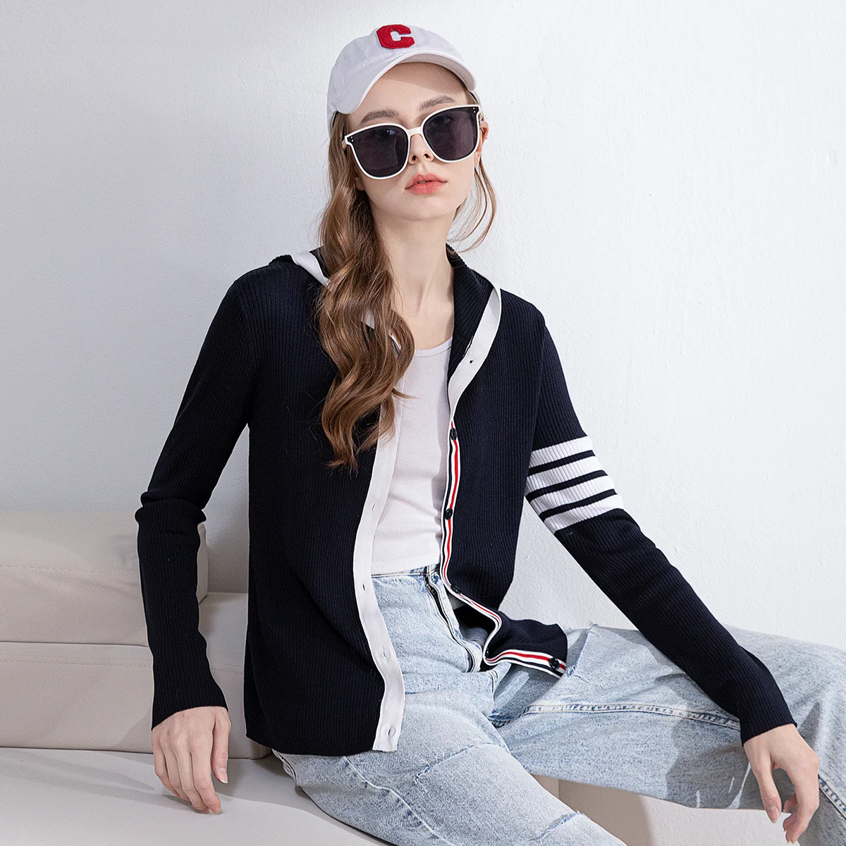 Женский шерстяной кардиган с капюшоном