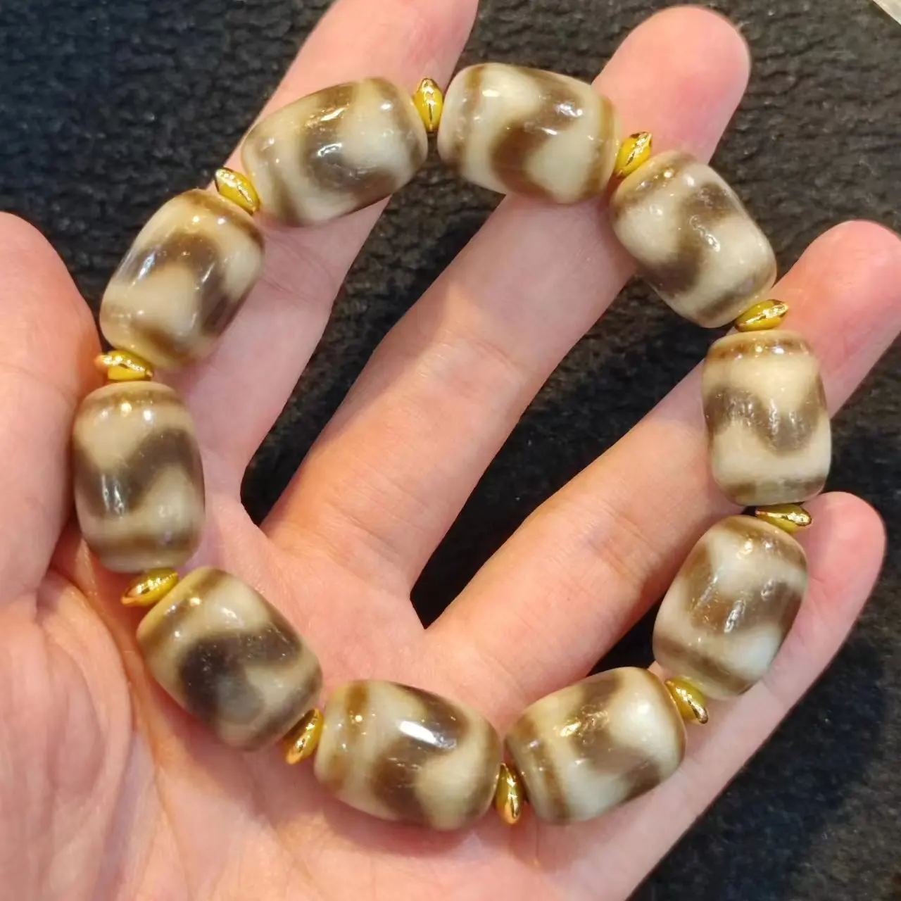 

1pcs/lot natural/tiger tooth altar city pattern/old agate dzi bracelet Yellow teeth Weathering lines Ethnography jewelry amulet