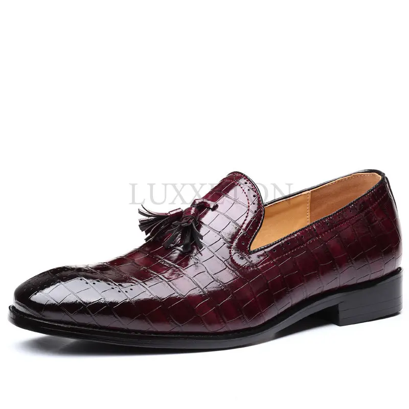 

Men Business Dress Shoes Oxford Leather Pointed Toe Low Heel Tassel Carving Solid Color Breathable Top