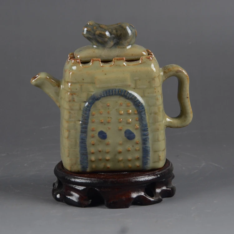

Ancient Porcelain Collection Jingdezhen Ceramic Carving City Pool Porcelain Golden Bell Teapot Little Teapot Ornaments