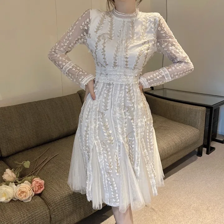 

2021 Fashion Ladies Embroidered Flower Dress Women O-Neck Elegant Vintage Dot Mesh Patchwork Lace Knee-length Dress Vestidos