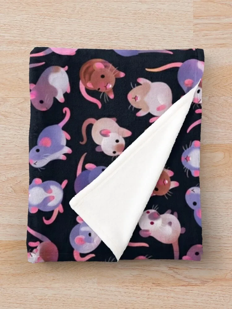 Необычные крысиные темные диваны-пледы