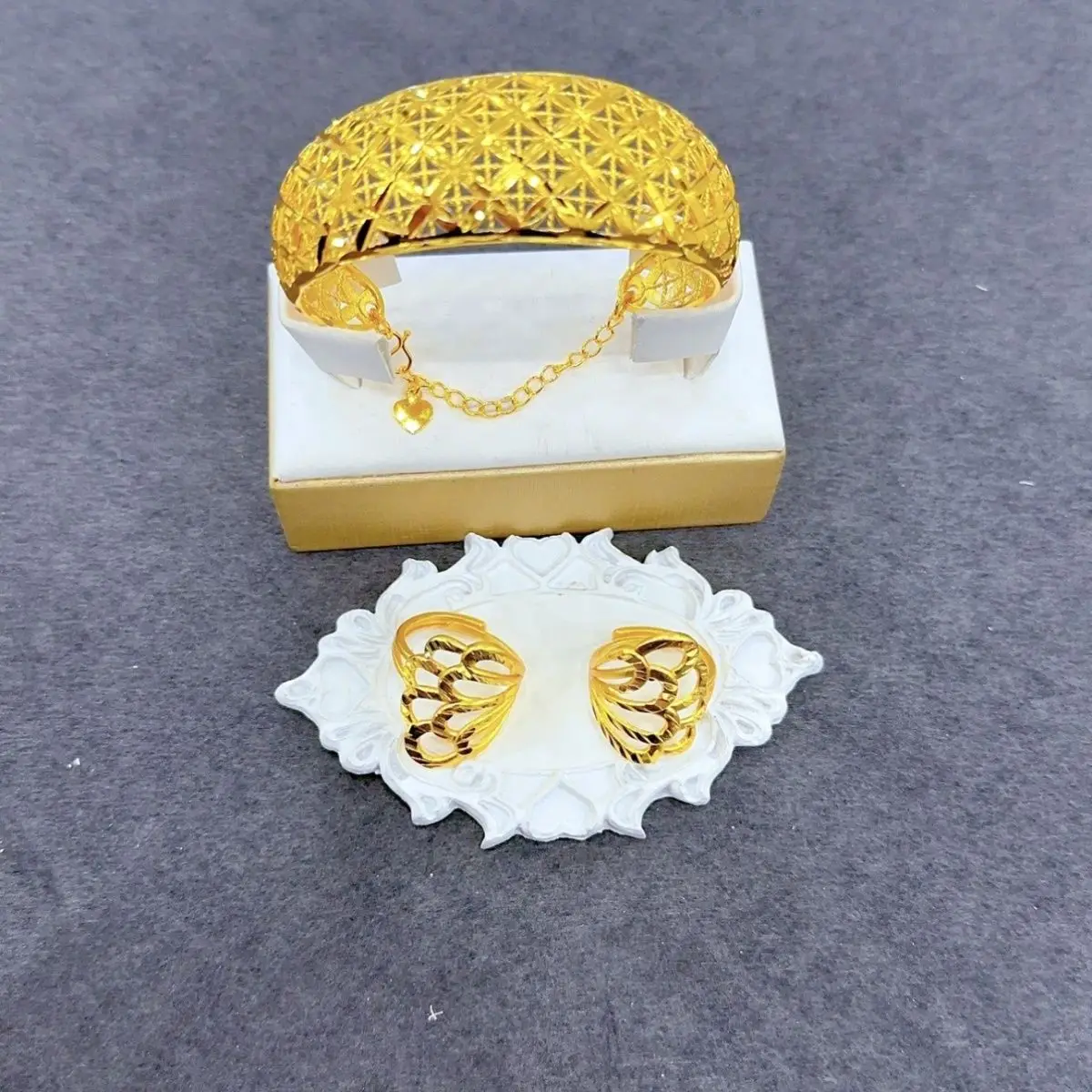 Новинка Женское кольцо с золотым покрытием и бриллиантами DD10462