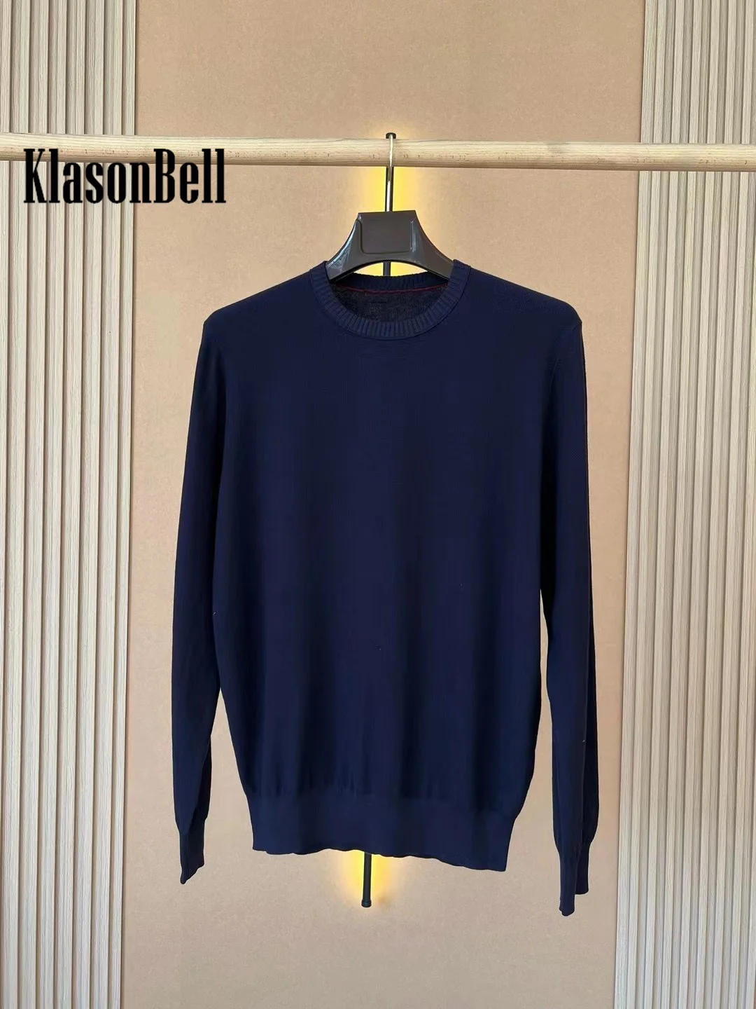 Мужской трикотажный свитер с круглым вырезом и длинным рукавом