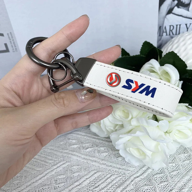 

Top layer cowhide motorcycle Keychain For SYM Joymax Z 125 200 250 300 GTS 250i 300i T3 Maxsym 400 600i TL 500 Joyrides CRUISYM