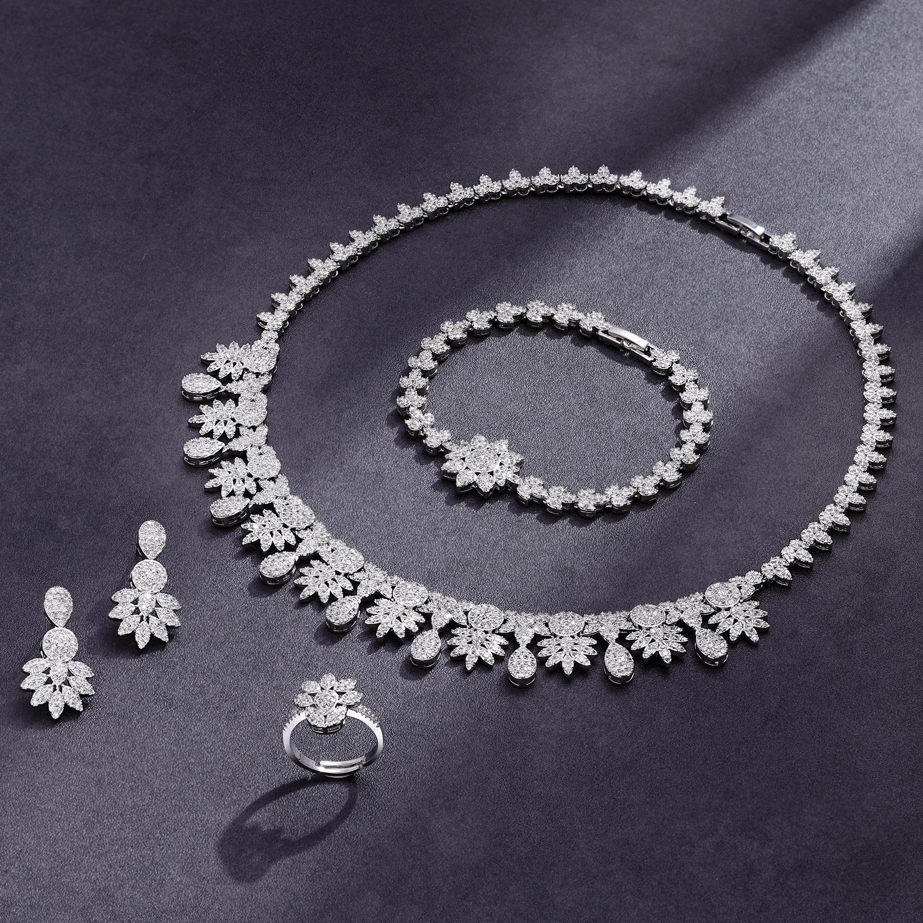 

Лидер продаж 2023 года, полный комплект из 4 штук циркония для невесты, женское драгоценное украшение, комплект свадебного ожерелья с кристаллами Дубая, Нигерии, фианита