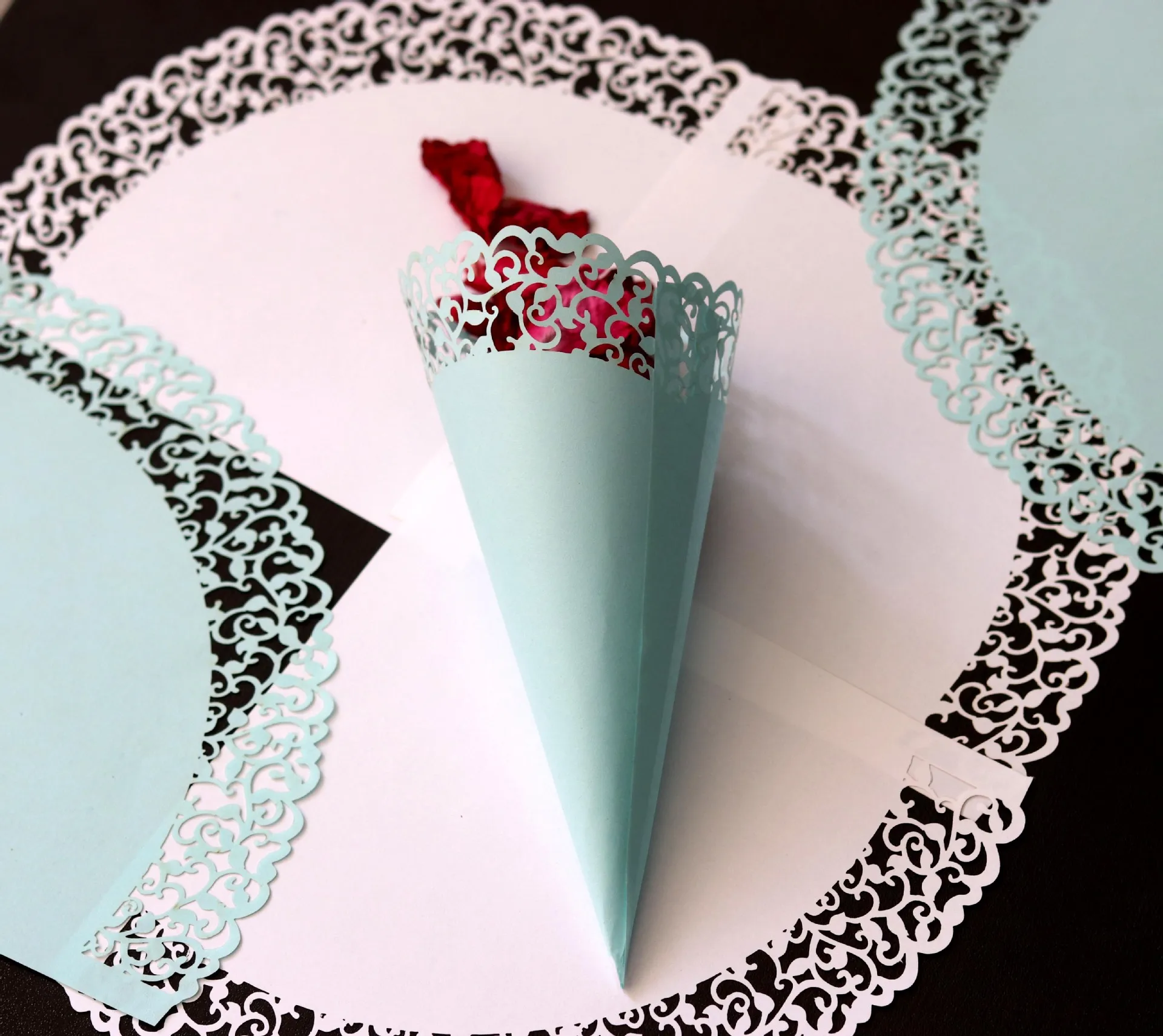 

Wedding scattering paper tube white rattan laser hollowed out conical party lace