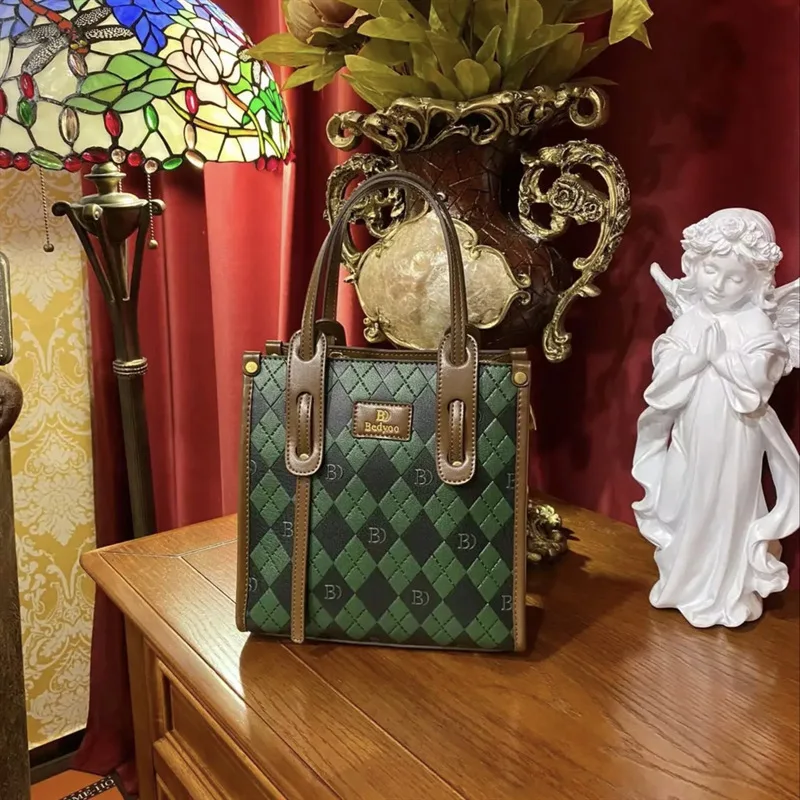 Luxury Brand Bag Women's Bag 2023 New Vintage Fashion Contrast Leather Tote Bag Versatile One-shoulder Messenger Bag Crossbody