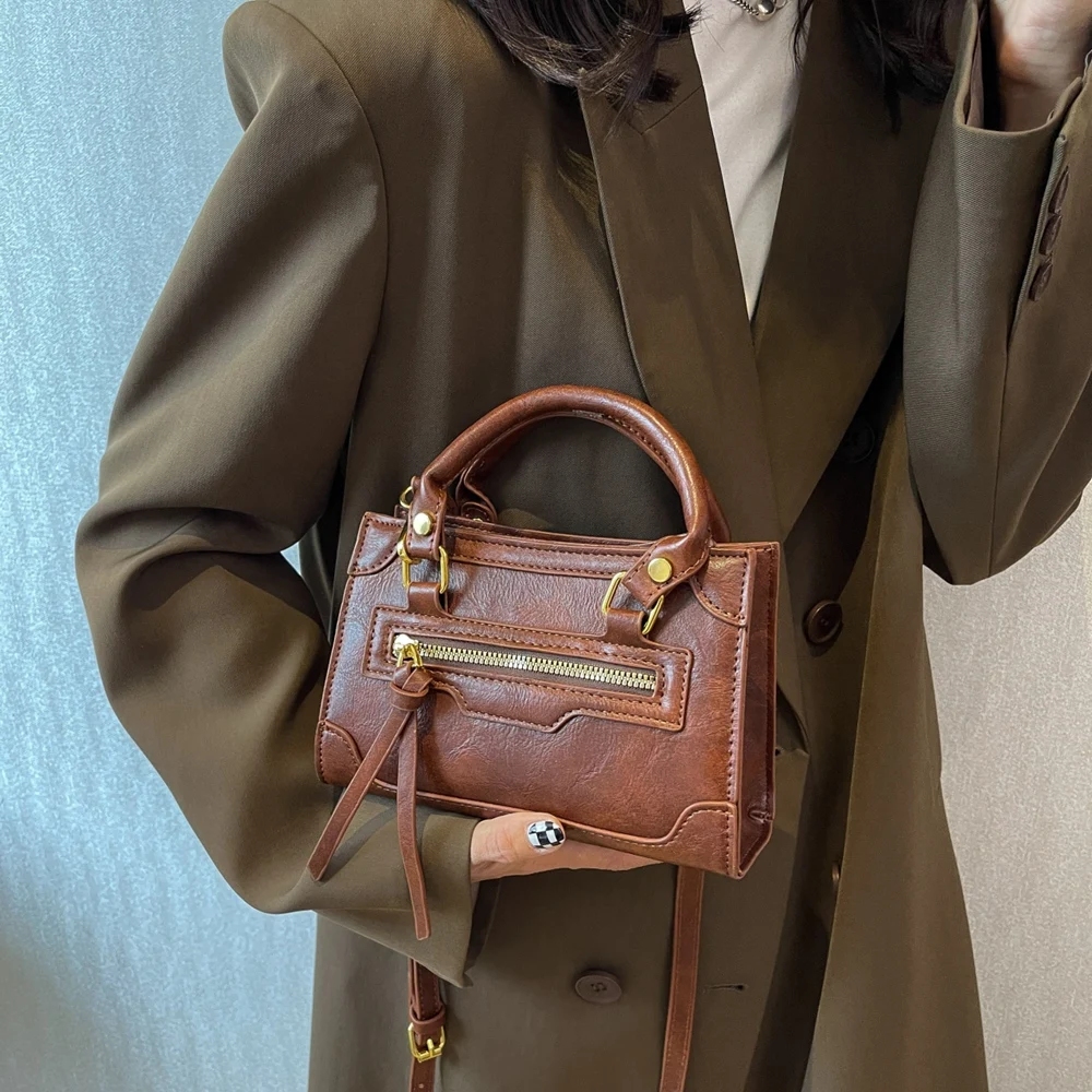 

Сумки женские на ремешке, мессенджеры и модные роскошные винтажные саквояжи через плечо с верхней ручкой