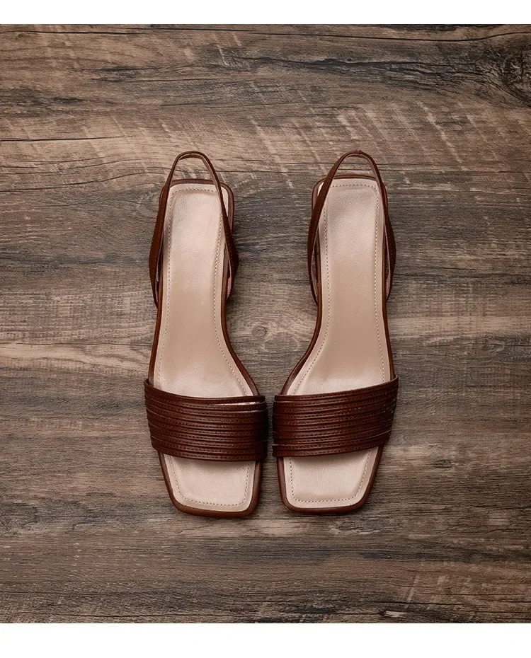 Рисунок 4 - Сандалии женские кожаные ручной работы