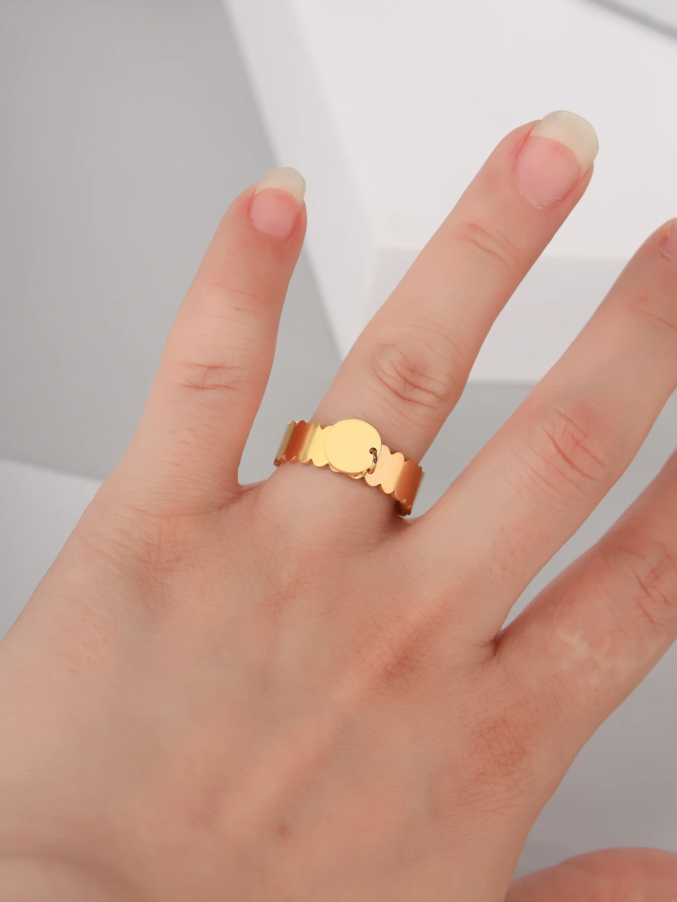 Minimalist Style Pendant Small Circle Titanium Steel Ring for Men and Women, Versatile 18K Gold Plated Pair Ring for Couples